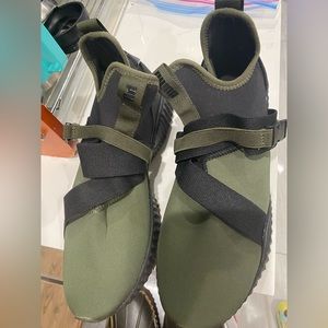 Puma olive green and black sneakers size 9.5 brand new